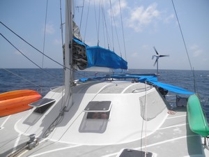 Le catamaran BlackPearl pendant la traversée vers les galapagos