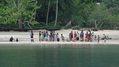 une bonne partie du village sur la plage